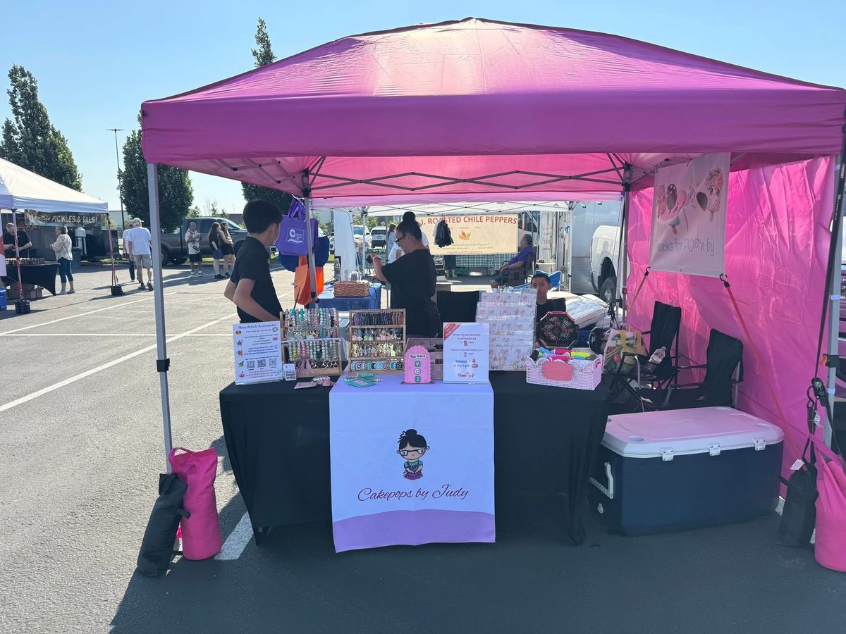 Cakepops by Judy hot pink tent at the farmers market